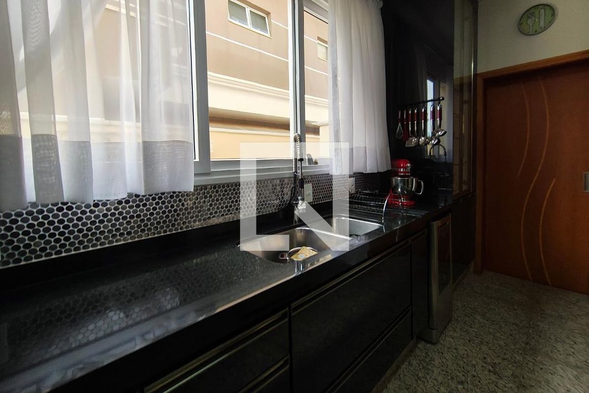 Casa à Venda - Swiss Park, 4 Quartos,  384 m2 em , Campinas - sp | SoloBR