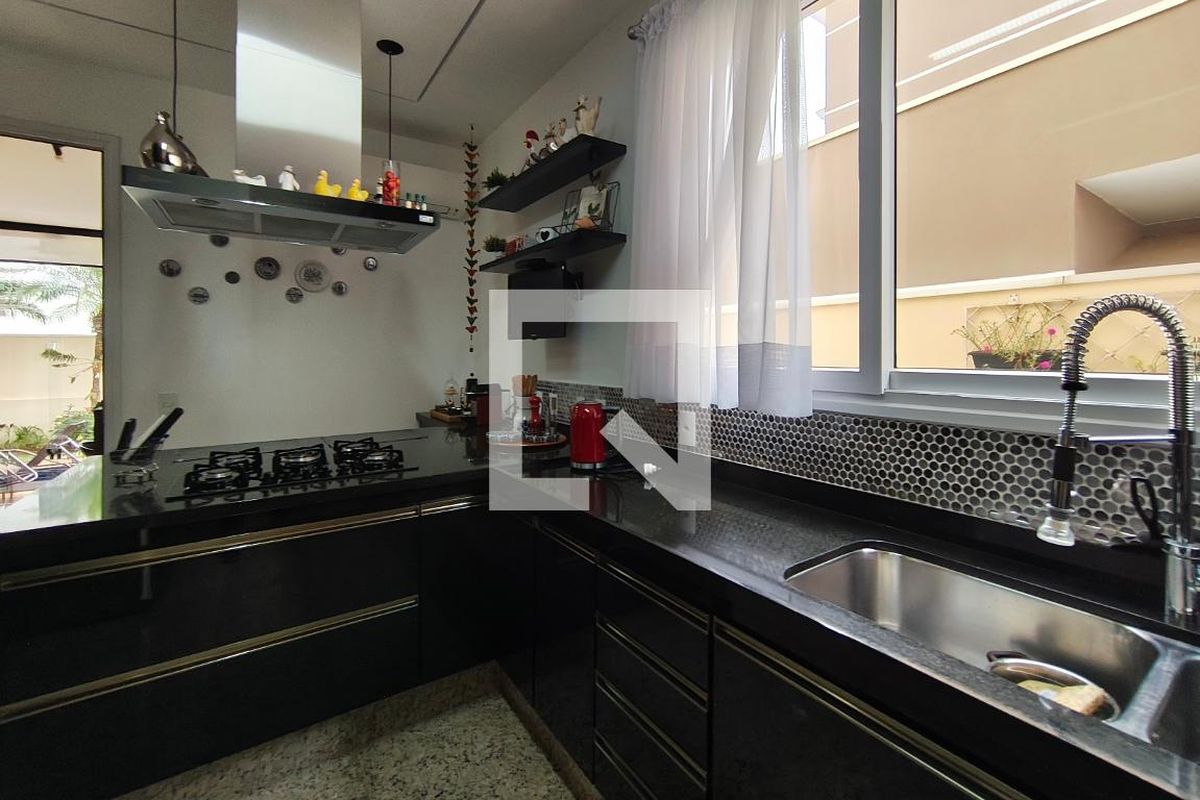 Casa à Venda - Swiss Park, 4 Quartos,  384 m2 em , Campinas - sp | SoloBR