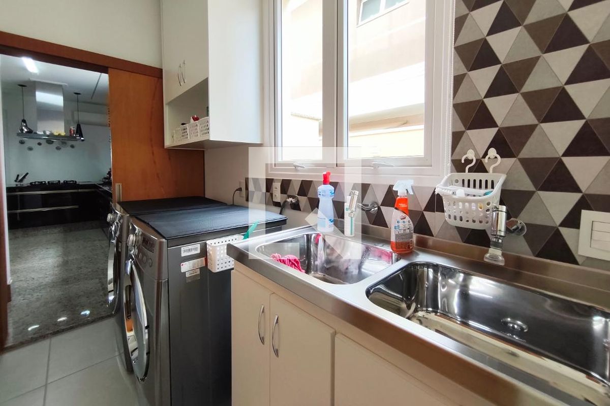 Casa à Venda - Swiss Park, 4 Quartos,  384 m2 em , Campinas - sp | SoloBR