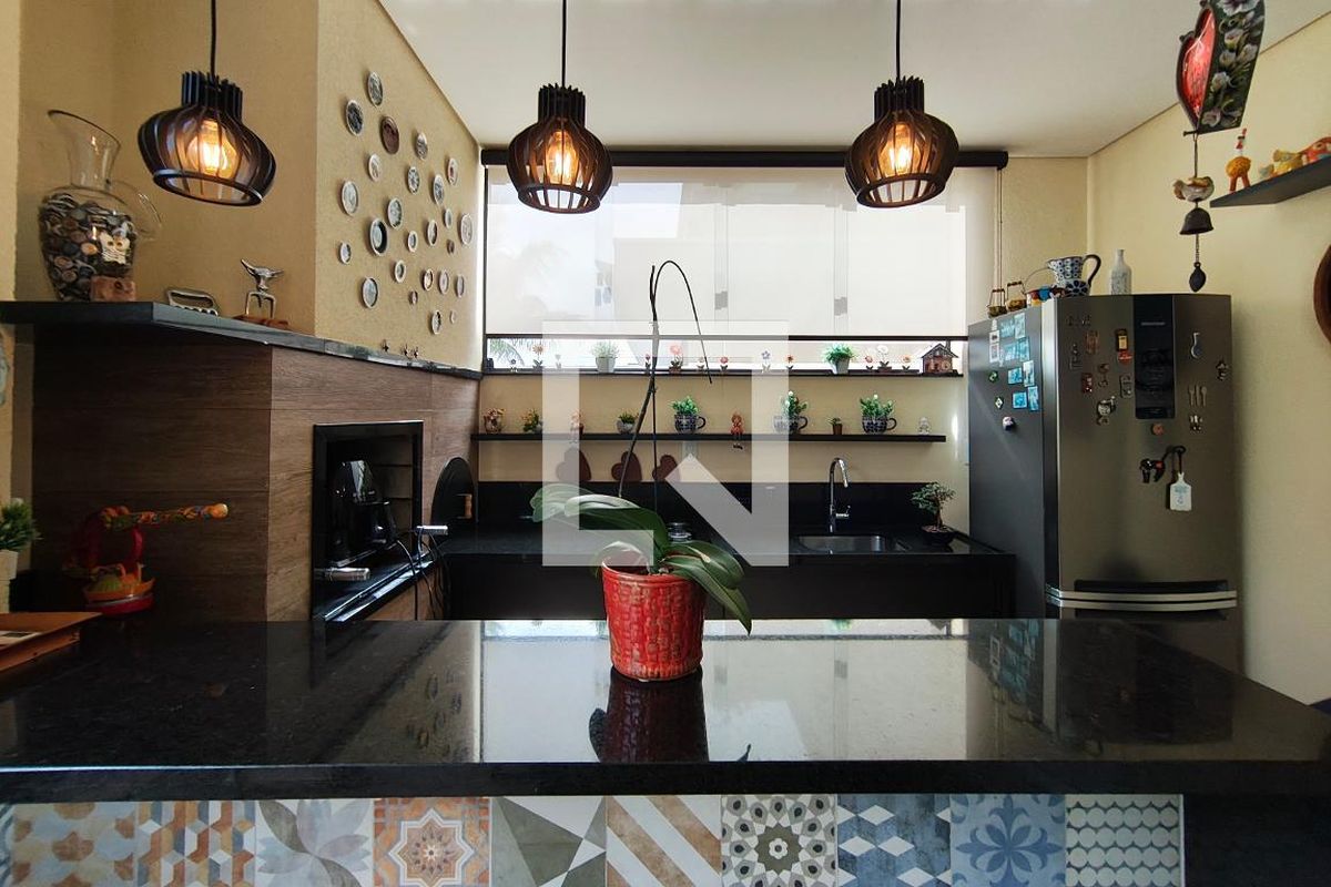 Casa à Venda - Swiss Park, 4 Quartos,  384 m2 em , Campinas - sp | SoloBR