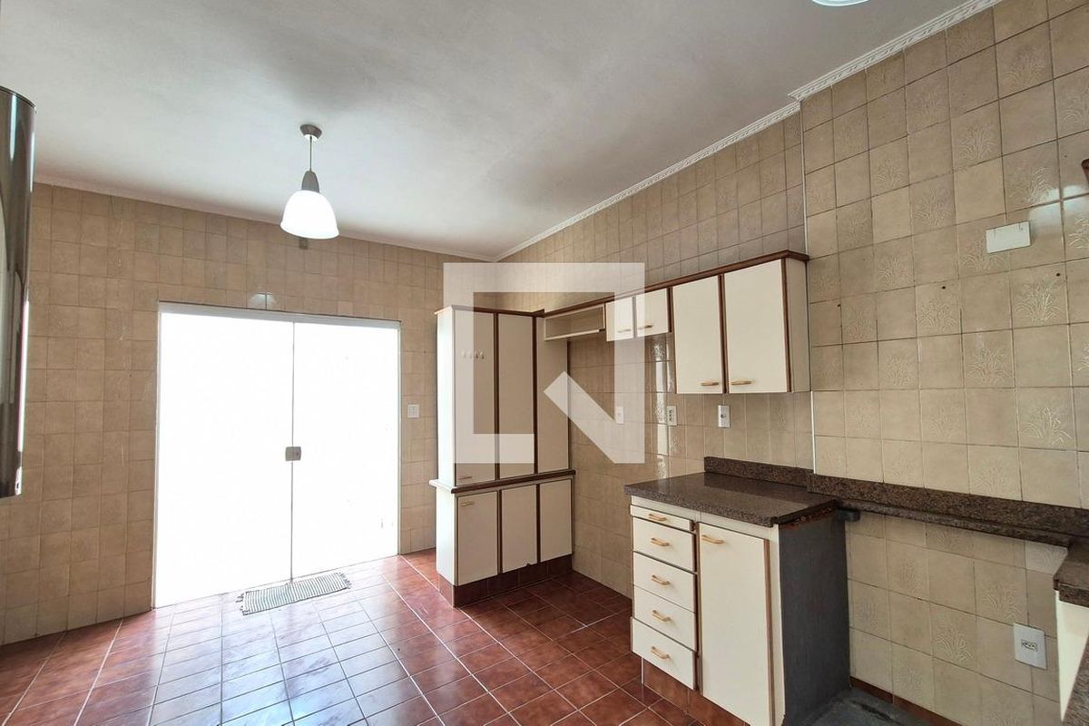 Casa à Venda - Parque Prado, 4 Quartos,  180 m2 em , Campinas - sp | SoloBR