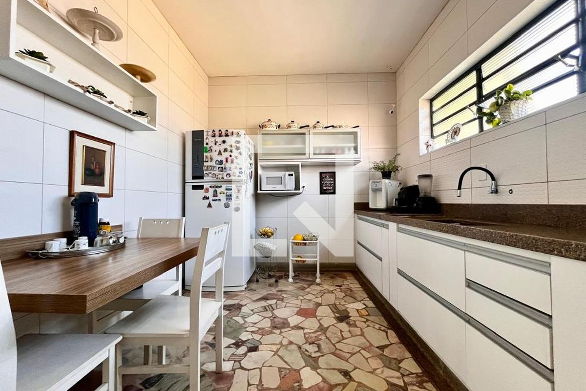 Casa à Venda - Taquaral, 4 Quartos,  247 m2 em , Campinas - sp | SoloBR