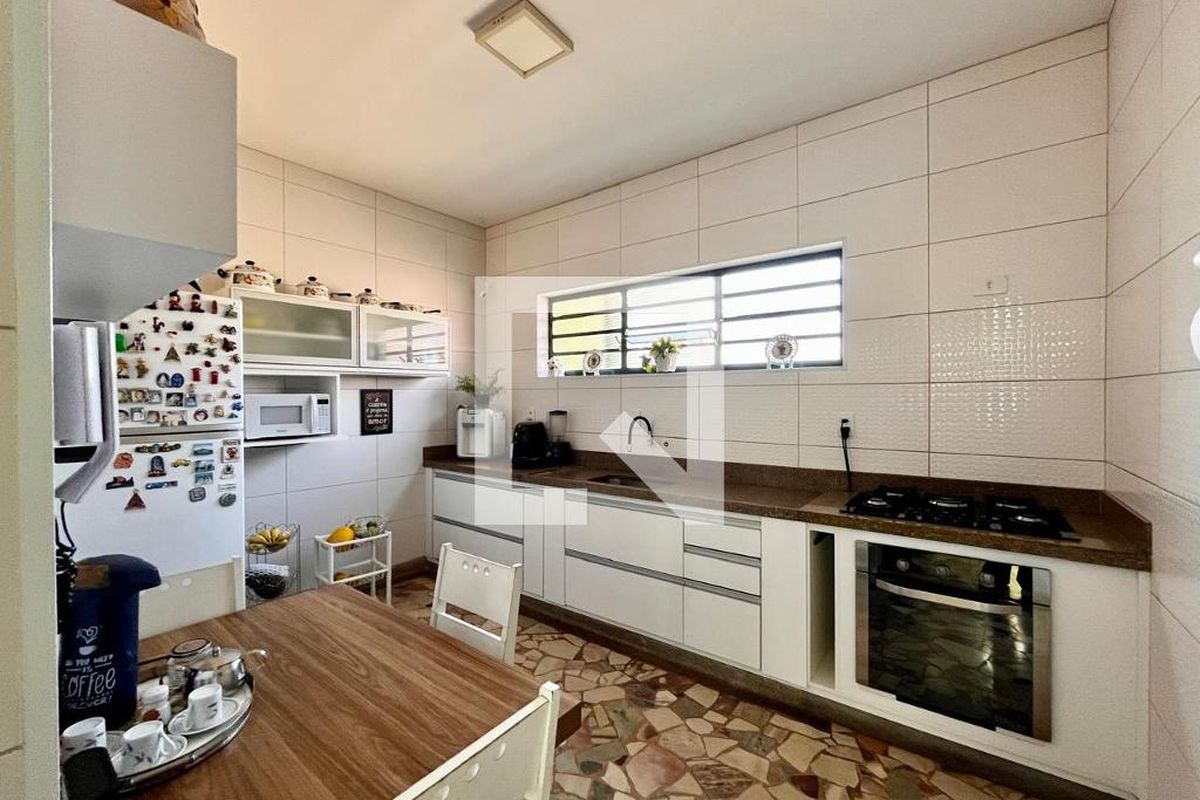 Casa à Venda - Taquaral, 4 Quartos,  247 m2 em , Campinas - sp | SoloBR