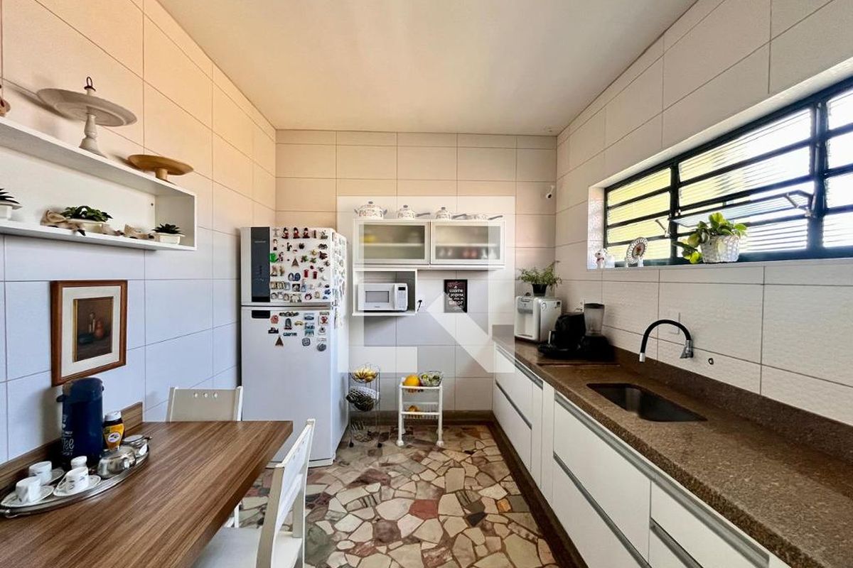 Casa à Venda - Taquaral, 4 Quartos,  247 m2 em , Campinas - sp | SoloBR