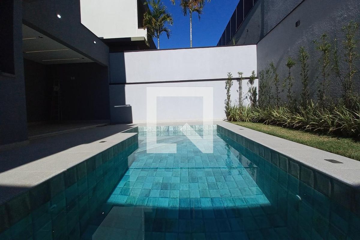Casa à Venda - Swiss Park, 4 Quartos,  300 m2 em , Campinas - sp | SoloBR