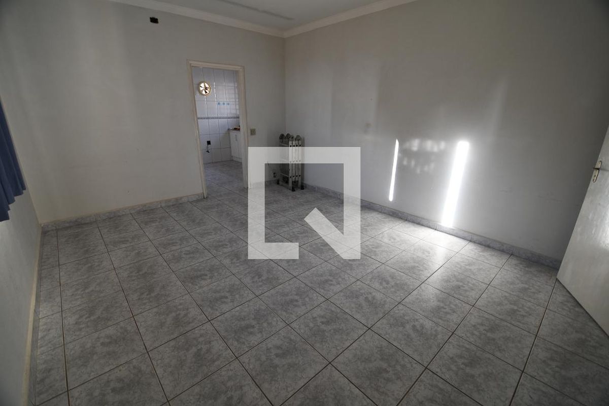 Casa à Venda - Guanabara, 3 Quartos,  241 m2 em , Campinas - sp | SoloBR