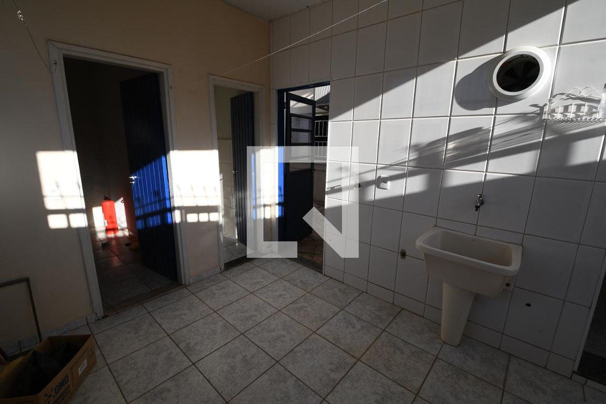 Casa à Venda - Guanabara, 3 Quartos,  241 m2 em , Campinas - sp | SoloBR