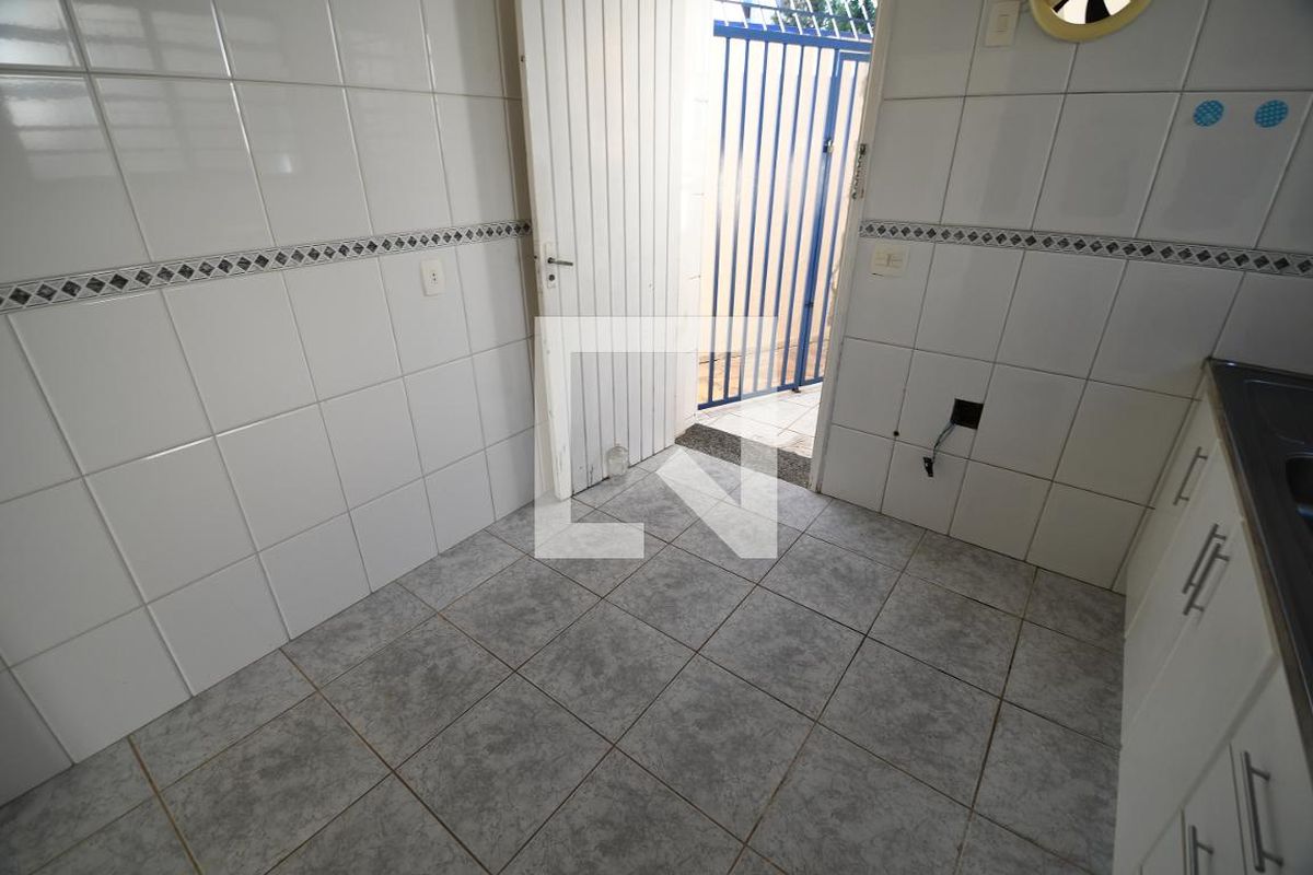 Casa à Venda - Guanabara, 3 Quartos,  241 m2 em , Campinas - sp | SoloBR