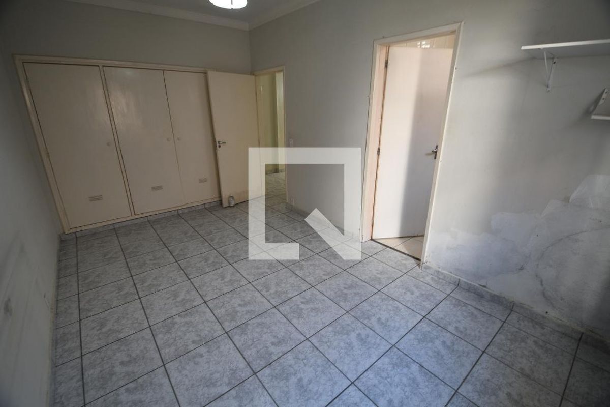 Casa à Venda - Guanabara, 3 Quartos,  241 m2 em , Campinas - sp | SoloBR