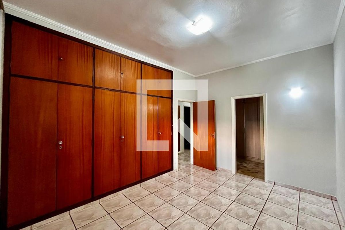 Casa à Venda - Taquaral, 4 Quartos,  320 m2 em , Campinas - sp | SoloBR