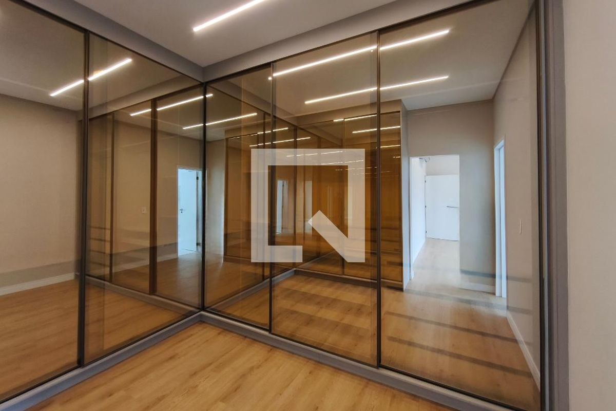 Casa à Venda - Swiss Park, 4 Quartos,  313 m2 em , Campinas - sp | SoloBR
