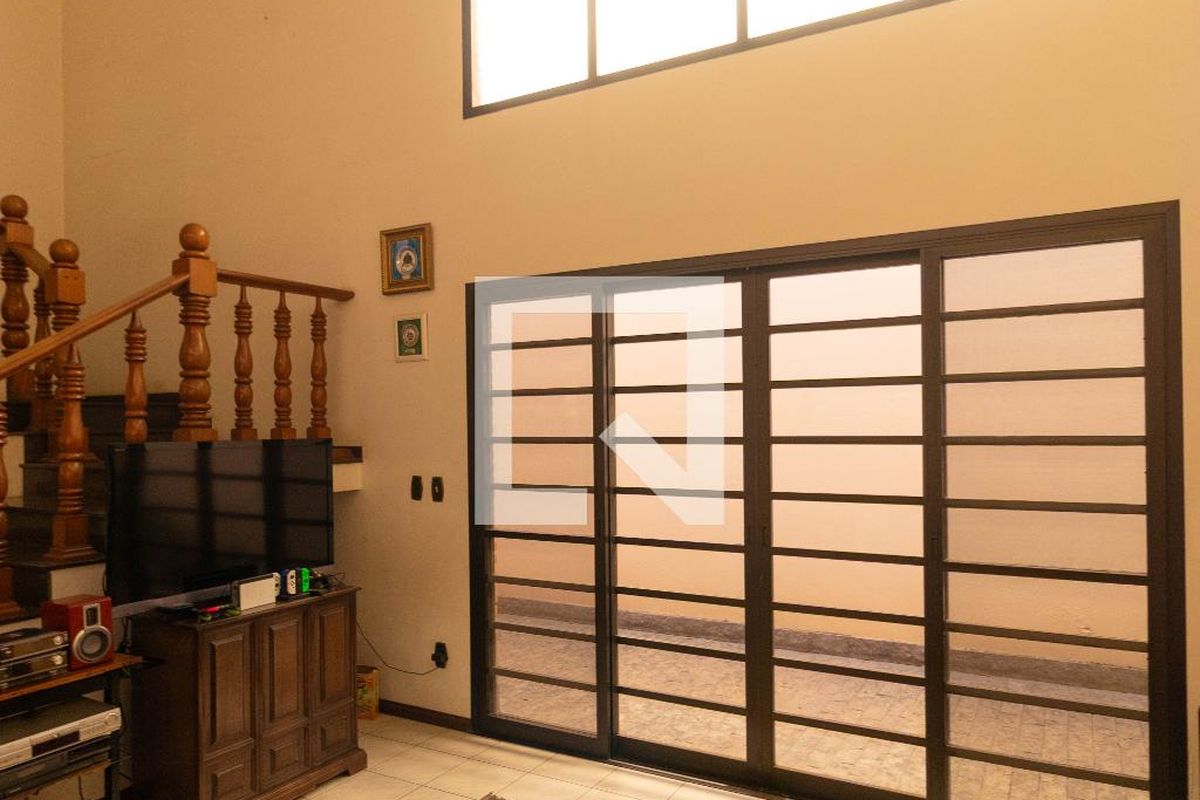 Casa à Venda - Guanabara, 5 Quartos,  450 m2 em , Campinas - sp | SoloBR
