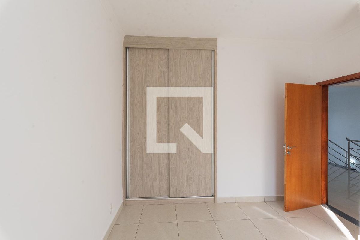 Casa à Venda - Swiss Park, 4 Quartos,  250 m2 em , Campinas - sp | SoloBR