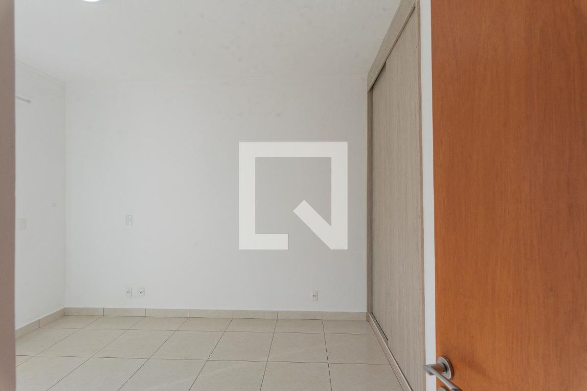 Casa à Venda - Swiss Park, 4 Quartos,  250 m2 em , Campinas - sp | SoloBR