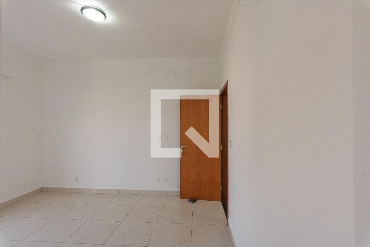 Casa à Venda - Swiss Park, 4 Quartos,  250 m2 em , Campinas - sp | SoloBR