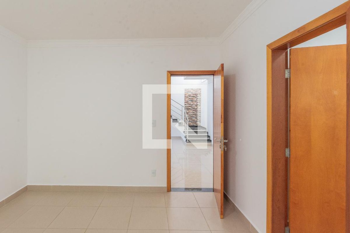 Casa à Venda - Swiss Park, 4 Quartos,  250 m2 em , Campinas - sp | SoloBR