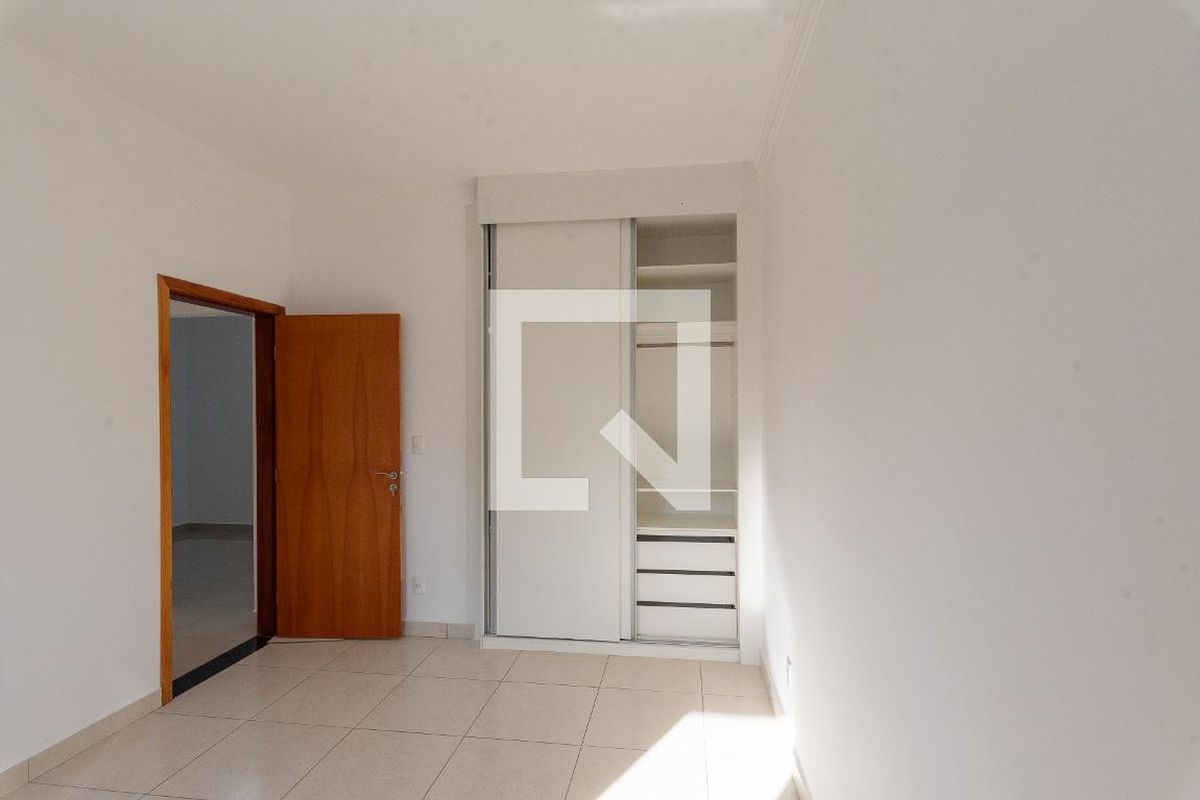 Casa à Venda - Swiss Park, 4 Quartos,  250 m2 em , Campinas - sp | SoloBR