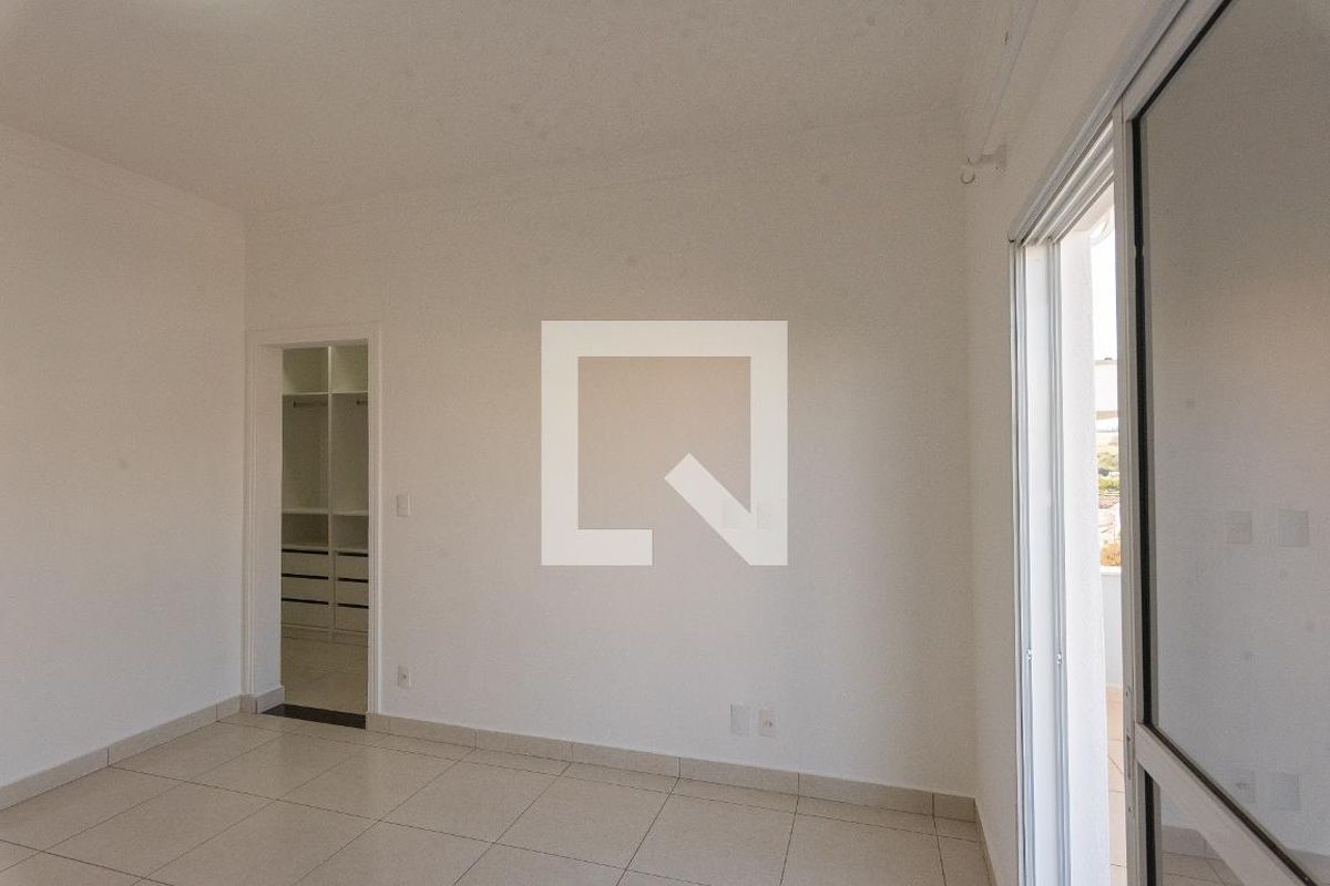 Casa à Venda - Swiss Park, 4 Quartos,  250 m2 em , Campinas - sp | SoloBR