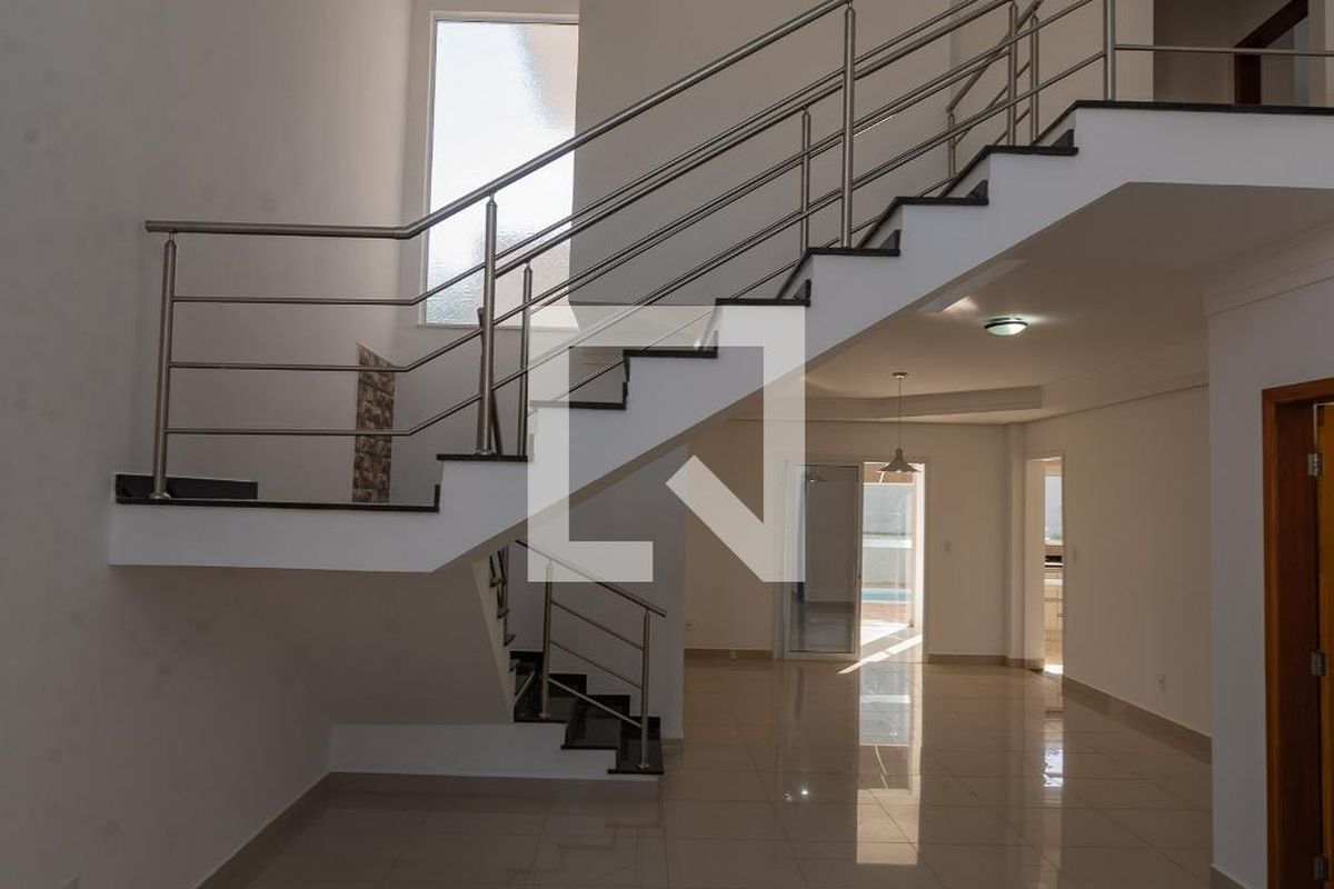 Casa à Venda - Swiss Park, 4 Quartos,  250 m2 em , Campinas - sp | SoloBR