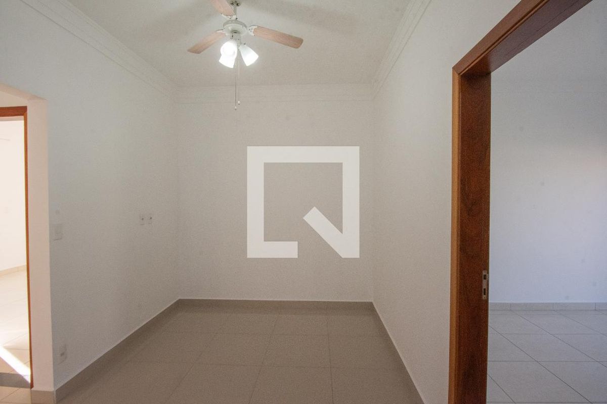 Casa à Venda - Swiss Park, 4 Quartos,  250 m2 em , Campinas - sp | SoloBR