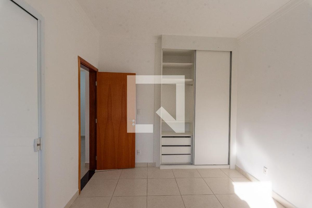 Casa à Venda - Swiss Park, 4 Quartos,  250 m2 em , Campinas - sp | SoloBR