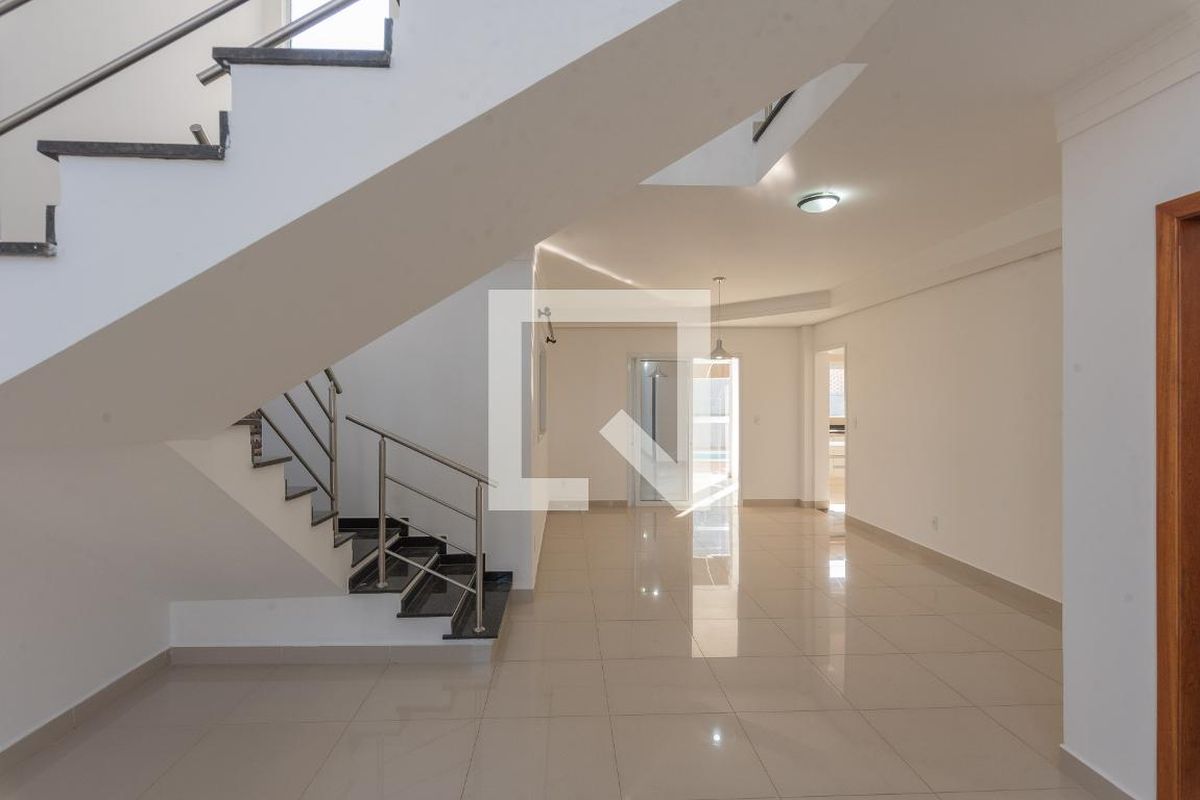 Casa à Venda - Swiss Park, 4 Quartos,  250 m2 em , Campinas - sp | SoloBR