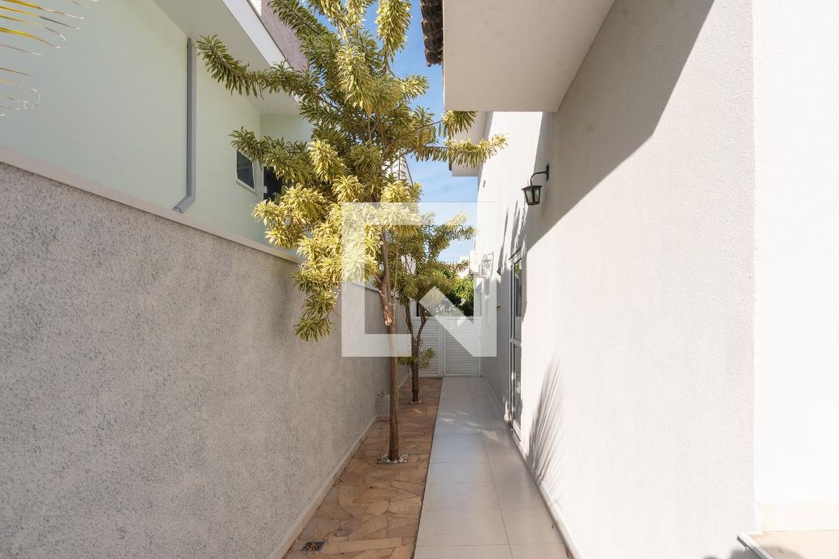 Casa à Venda - Swiss Park, 4 Quartos,  250 m2 em , Campinas - sp | SoloBR