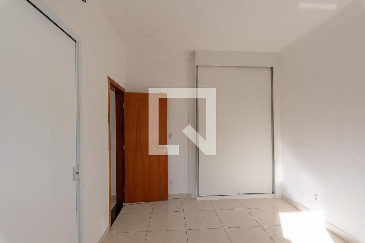 Casa à Venda - Swiss Park, 4 Quartos,  250 m2 em , Campinas - sp | SoloBR