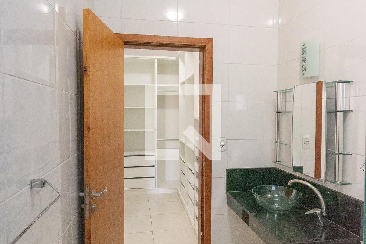 Casa à Venda - Swiss Park, 4 Quartos,  250 m2 em , Campinas - sp | SoloBR