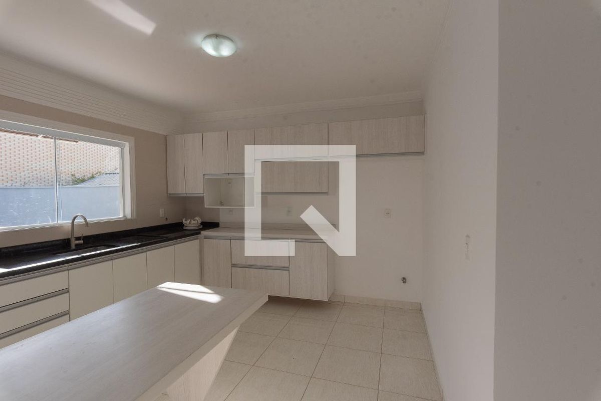 Casa à Venda - Swiss Park, 4 Quartos,  250 m2 em , Campinas - sp | SoloBR