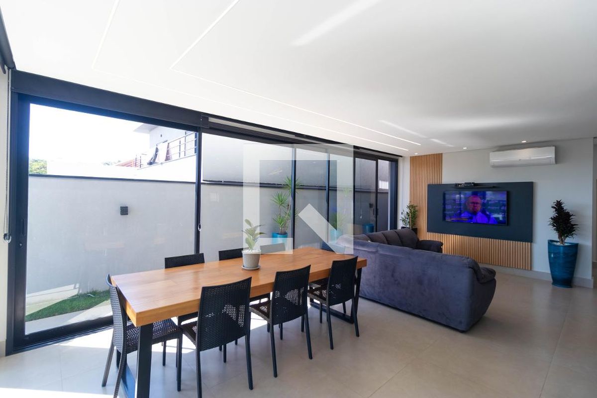 Casa à Venda - Swiss Park, 3 Quartos,  450 m2 em , Campinas - sp | SoloBR
