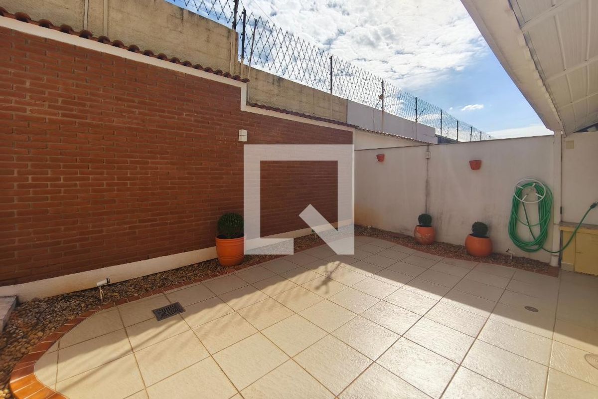 Casa à Venda - Parque Prado, 3 Quartos,  246 m2 em , Campinas - sp | SoloBR