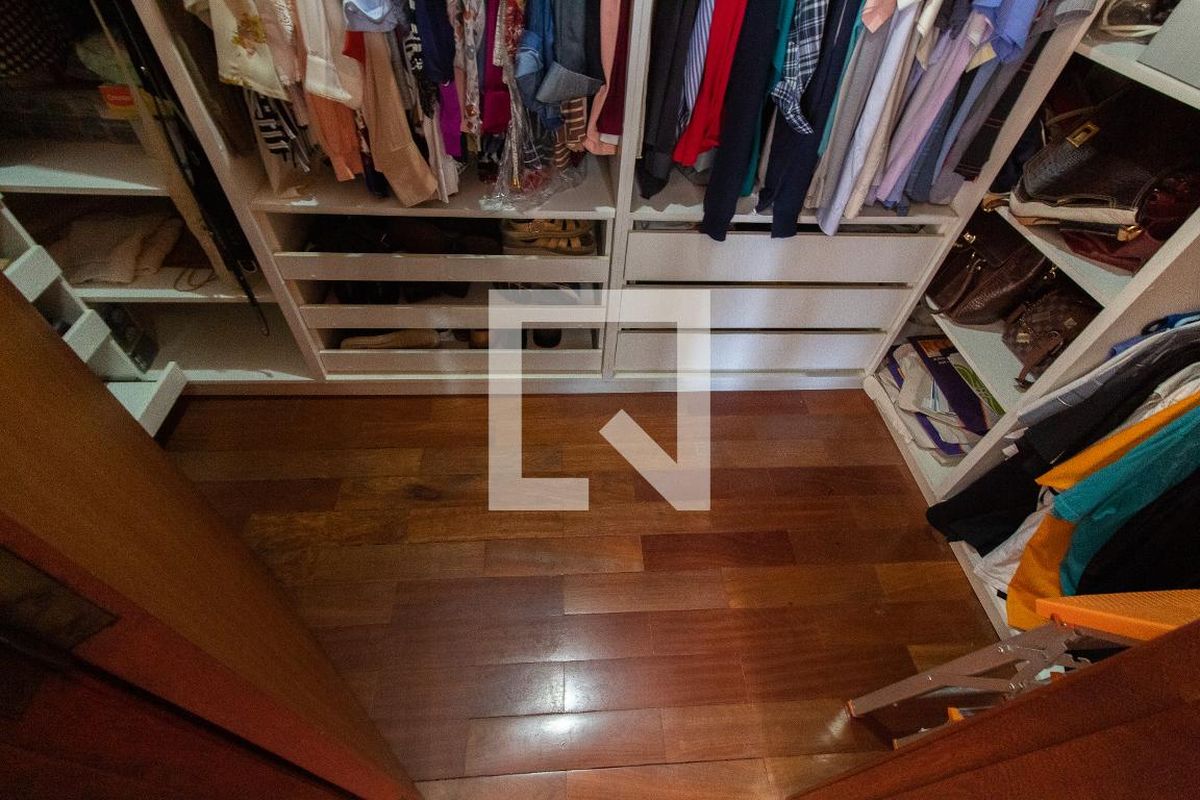Casa à Venda - Lot. Alphaville Campinas, 3 Quartos,  283 m2 em , Campinas - sp | SoloBR