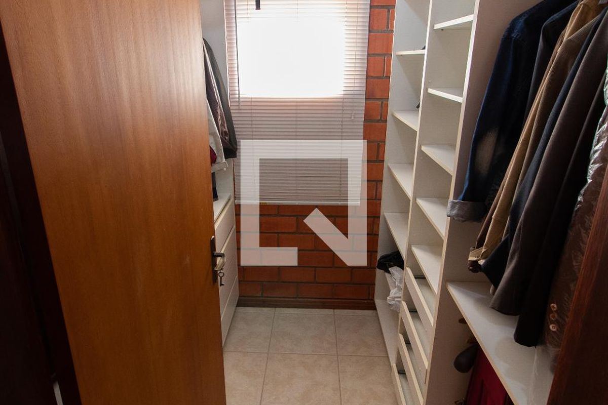 Casa à Venda - Lot. Alphaville Campinas, 3 Quartos,  283 m2 em , Campinas - sp | SoloBR