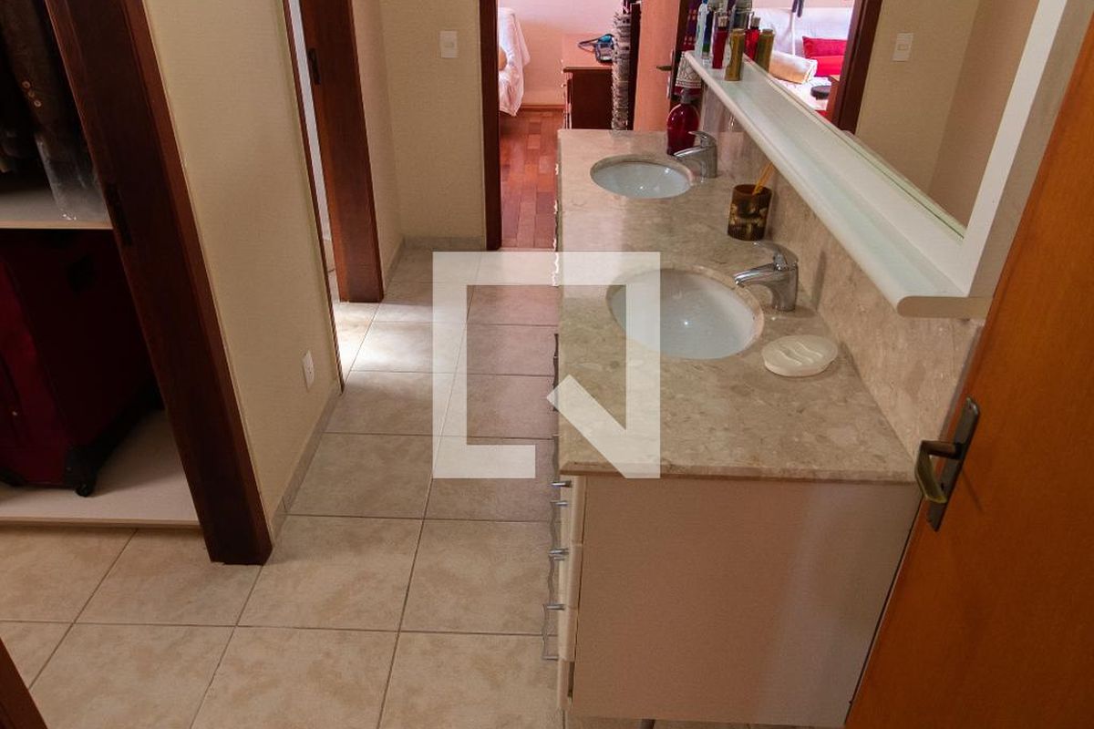 Casa à Venda - Lot. Alphaville Campinas, 3 Quartos,  283 m2 em , Campinas - sp | SoloBR