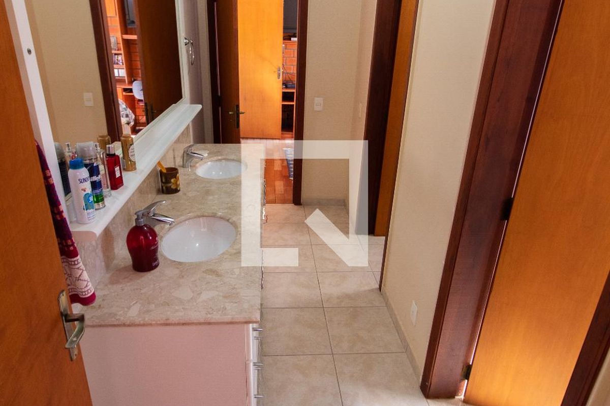 Casa à Venda - Lot. Alphaville Campinas, 3 Quartos,  283 m2 em , Campinas - sp | SoloBR