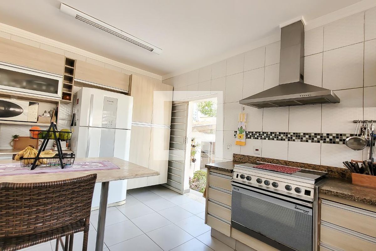 Casa à Venda - Mansões Santo Antônio, 4 Quartos,  650 m2 em , Campinas - sp | SoloBR