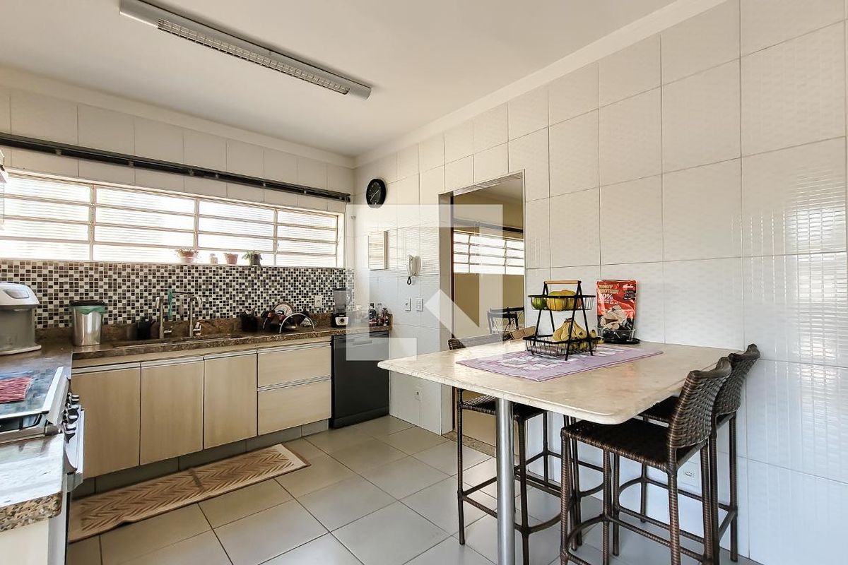 Casa à Venda - Mansões Santo Antônio, 4 Quartos,  650 m2 em , Campinas - sp | SoloBR
