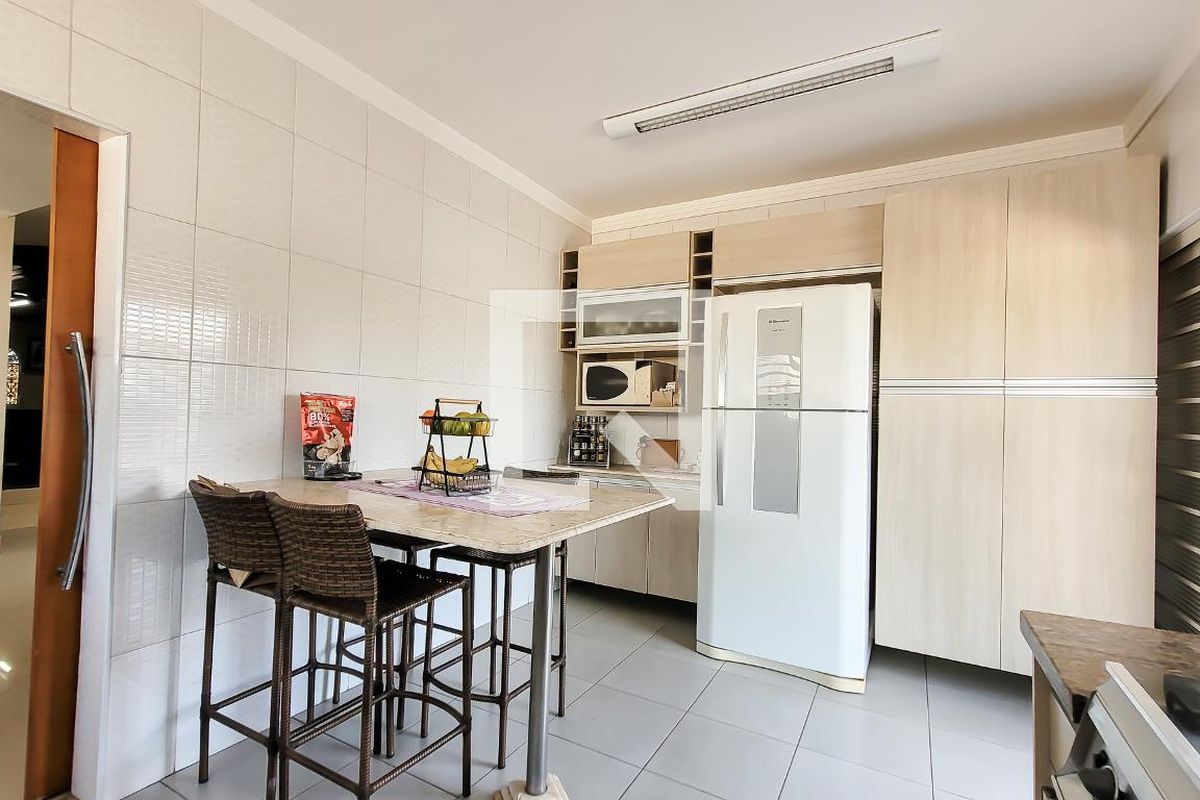 Casa à Venda - Mansões Santo Antônio, 4 Quartos,  650 m2 em , Campinas - sp | SoloBR