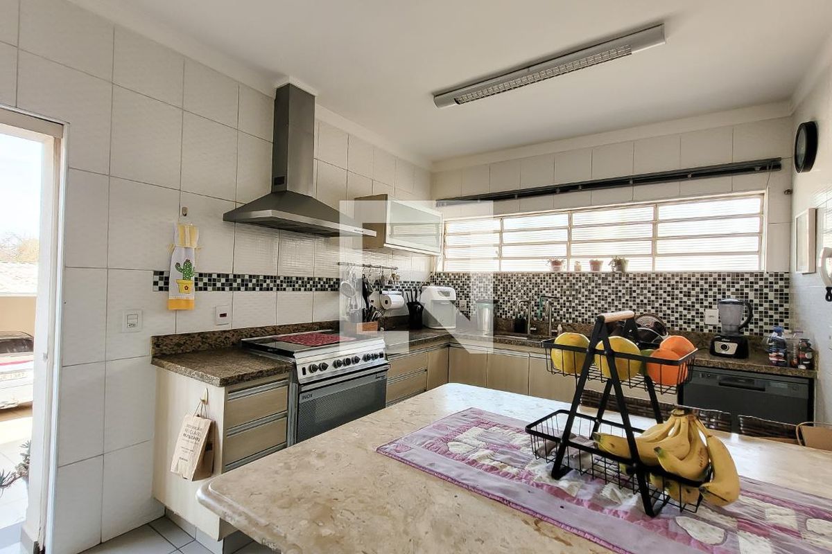Casa à Venda - Mansões Santo Antônio, 4 Quartos,  650 m2 em , Campinas - sp | SoloBR