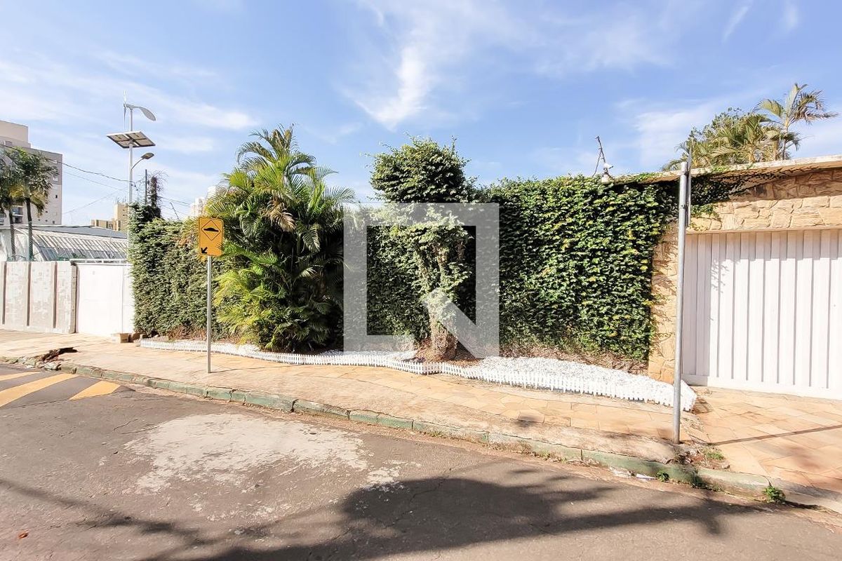 Casa à Venda - Mansões Santo Antônio, 4 Quartos,  650 m2 em , Campinas - sp | SoloBR