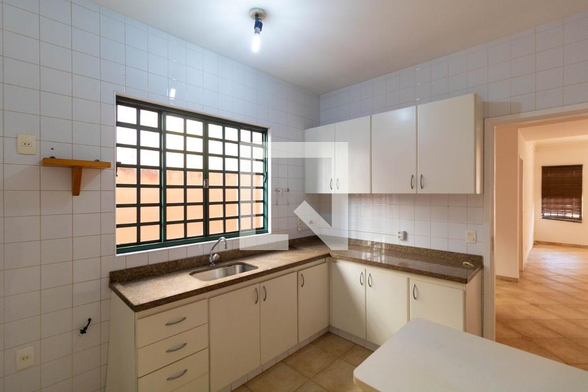 Casa à Venda - Taquaral, 3 Quartos,  257 m2 em , Campinas - sp | SoloBR