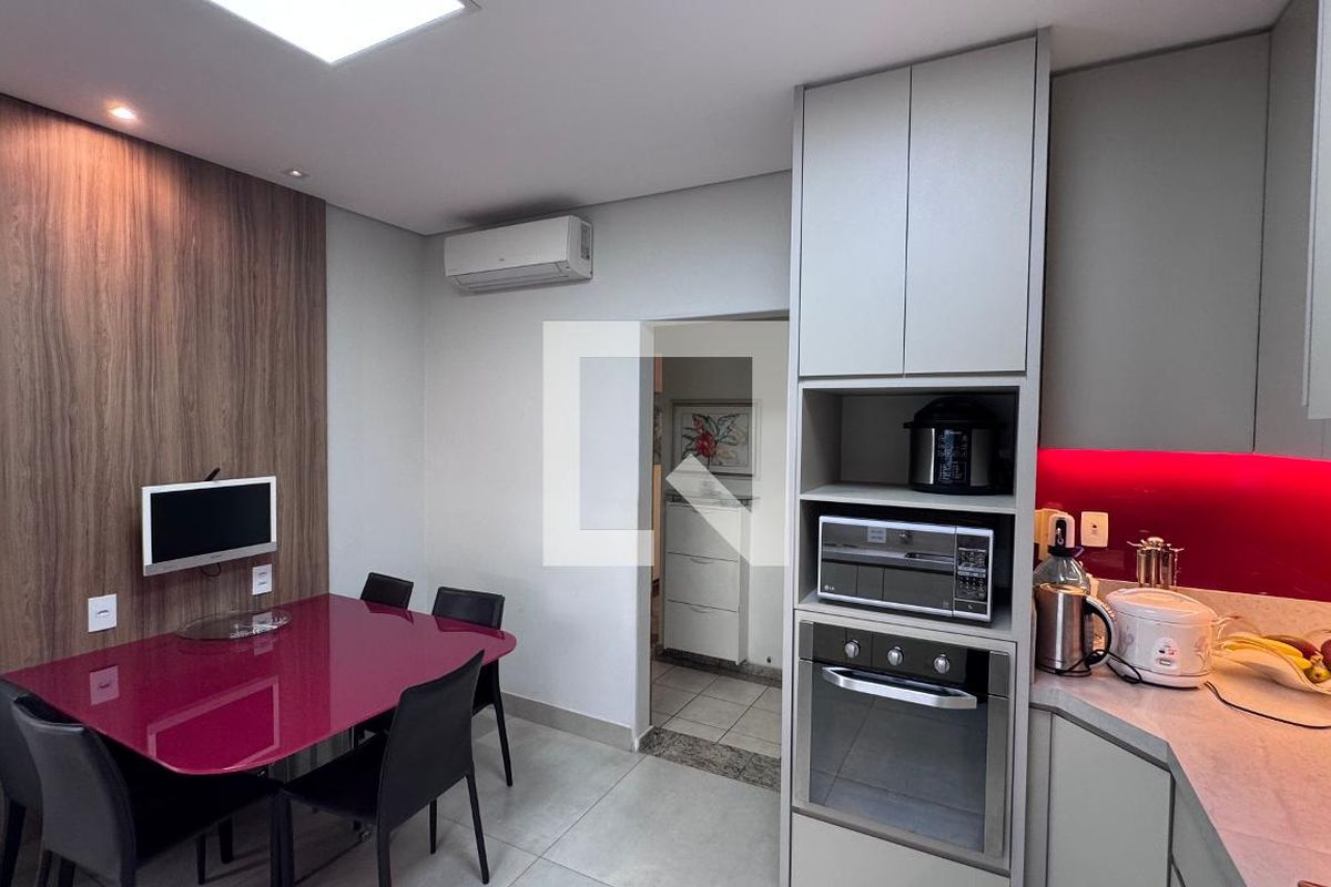 Casa à Venda - Parque Prado, 6 Quartos,  334 m2 em , Campinas - sp | SoloBR