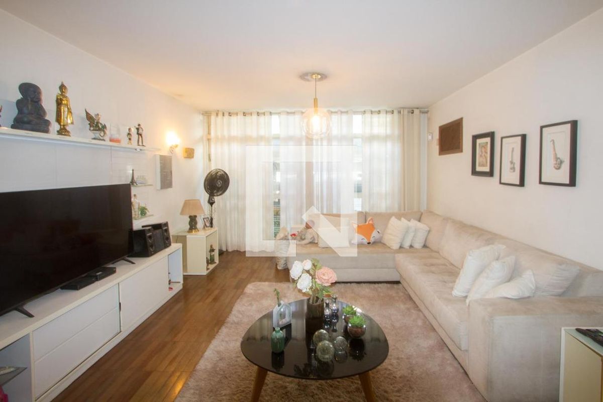 Casa, 3 quartos, 218 m² - Foto 1