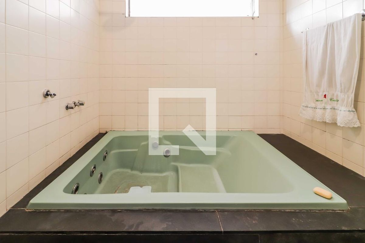 Casa, 3 quartos, 258 m² - Foto 48
