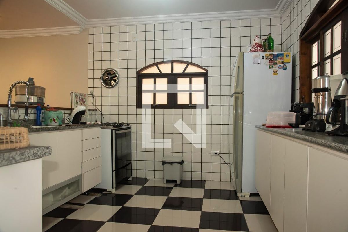 Casa, 3 quartos, 234 m² - Foto 35