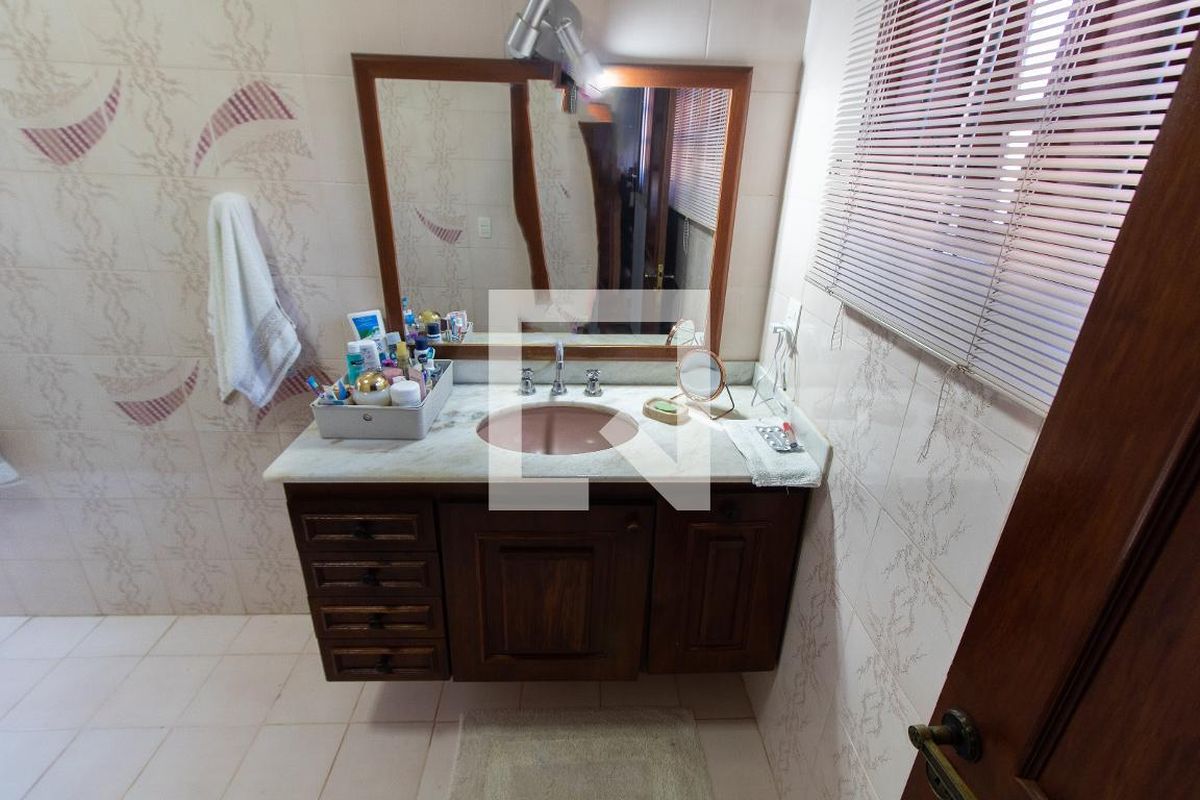 Casa à Venda - Jardim Planalto, 3 Quartos,  284 m2 em , Campinas - sp | SoloBR