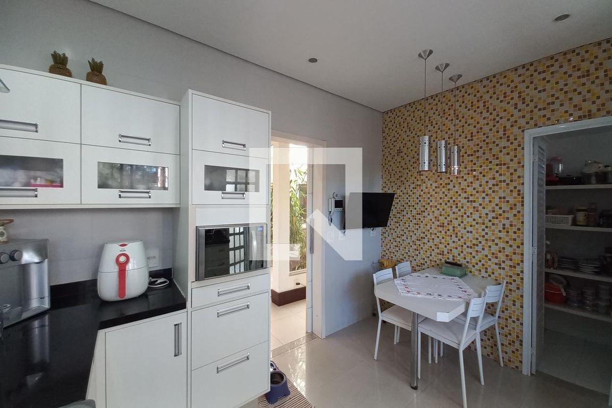Casa à Venda - Parque Prado, 3 Quartos,  270 m2 em , Campinas - sp | SoloBR