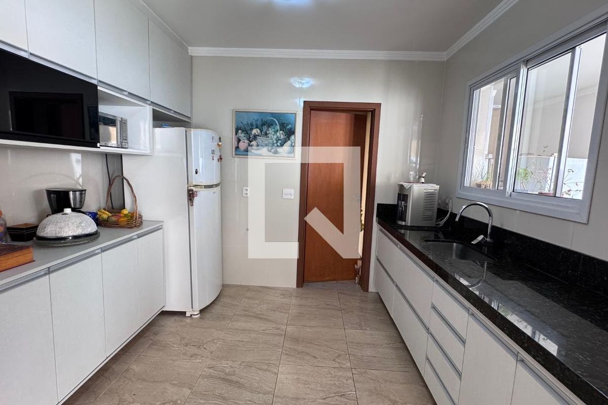 Casa à Venda - Swiss Park, 4 Quartos,  311 m2 em , Campinas - sp | SoloBR