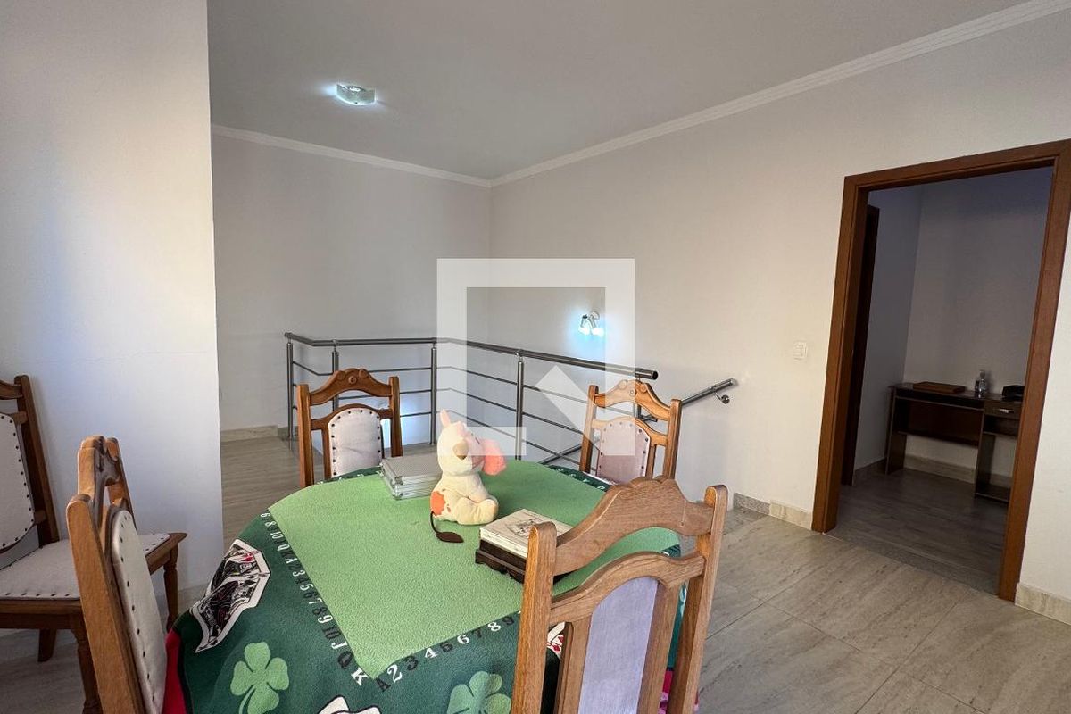 Casa à Venda - Swiss Park, 4 Quartos,  311 m2 em , Campinas - sp | SoloBR